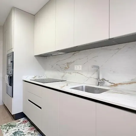 Apartamento Reformado Con Terraza En El Centro *